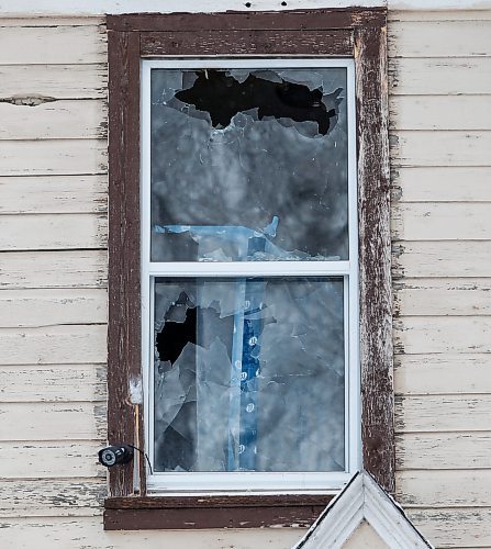 JOHN WOODS / WINNIPEG FREE PRESS
Police investigate at 575 Furby in Winnipeg Sunday, January 7, 2024. 

Reporter: tyler