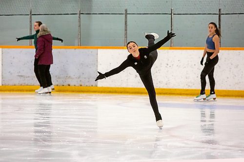 BROOK JONES / WINNIPEG FREE PRESS
Skate Winnipeg offers adult figure skating classes which are for adults 28 years and older three times a week.. Pictured: Elizabeth Kenyon, 28, practices at the Eric Coy Arena in Winnipeg, Man., Thursday, Dec. 14, 2023.