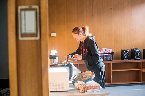 MIKAELA MACKENZIE / WINNIPEG FREE PRESS
	
Samantha ladles out some homemade soup into a cup at the cold weather pop-up shelter run by St. Boniface Street Links at 604 St. Maryճ Road on Tuesday, Jan. 9, 2024. For Nicole Buffie story.
Winnipeg Free Press 2023