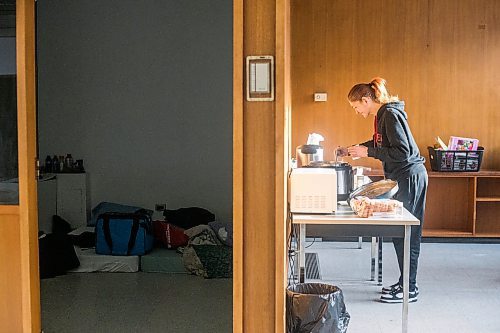 MIKAELA MACKENZIE / WINNIPEG FREE PRESS
	
Samantha ladles out some hot soup into a cup just outside of her room at the cold weather pop-up shelter run by St. Boniface Street Links at 604 St. Mary&#x573; Road on Tuesday, Jan. 9, 2024. For Nicole Buffie story.
Winnipeg Free Press 2023