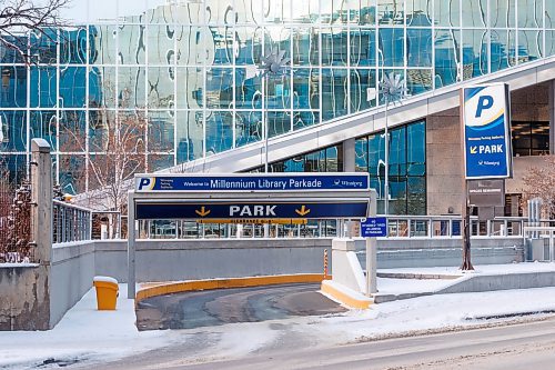 MIKE DEAL / WINNIPEG FREE PRESS
The Smith Street entrance to the Millennium Library Parkade.
240109 - Tuesday, January 09, 2024.