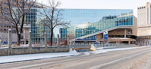 MIKE DEAL / WINNIPEG FREE PRESS
The Smith Street entrance to the Millennium Library Parkade.
240109 - Tuesday, January 09, 2024.