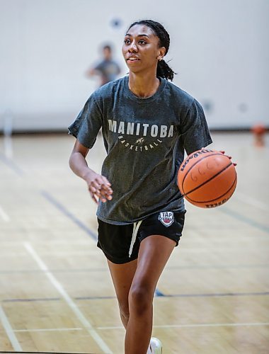 JOHN WOODS / WINNIPEG FREE PRESS
Garden City Fighting Gopher Amira Lawrence during practice at the collegiate in Winnipeg Tuesday, January 9, 2024. 

Reporter: josh