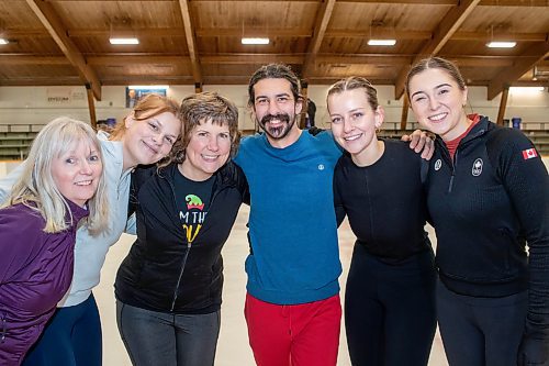 BROOK JONES / WINNIPEG FREE PRESS
Skate Winnipeg offers adult figure skating classes, which are for adults 28 years and older, three times a week. Connie Winning (left), who is responsbile for coaching adults in the group, Grace Penner, 22, Leanne Gowler, Philippe Pare, Jensen Fridfinnson, 27 and Elizabeth Kenyon, are pictured during a figure skating practice at the Eric Coy Arena in Winnipeg, Man., Thursday, Dec. 14, 2023.