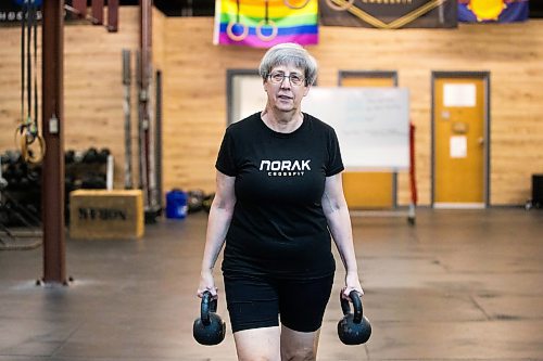 MIKAELA MACKENZIE / WINNIPEG FREE PRESS
	
Yvonne Morier does a farmer&#x573; walk with kettlebells at Norak Crossfit on Wednesday, Jan. 10, 2024. Morier has been lifting weights since she retired, and has noticed a real difference in her strength, stamina, and endurance. For AV Kitching story.
Winnipeg Free Press 2023