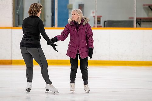 BROOK JONES / WINNIPEG FREE PRESS
Skate Winnipeg offers adult figure skating classes, which are for adults 28 years and older, three times a week. Pictured: Connie Winning (right), who is responsbile for coaching adults in the group, gives pointers to Leanne Gowler, who is in her 50s, during a figure skating practice at the Eric Coy Arena in Winnipeg, Man., Thursday, Dec. 14, 2023.