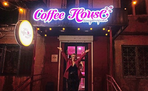ALEXANDER KACHURA / WINNIPEG FREE PRESS
Katerina Seledtsova is the owner of Coffee House Sweet Bakery in her hometown of Kramatorsk, Ukraine.