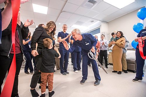 MIKAELA MACKENZIE / WINNIPEG FREE PRESS
	
Dr. Gordon McTavish, medical director, high-fives four-year-old Smith Warnick after cutting the ribbon together at Heartland Fertility on Thursday, Jan. 11, 2024. For AV story.
Winnipeg Free Press 2023