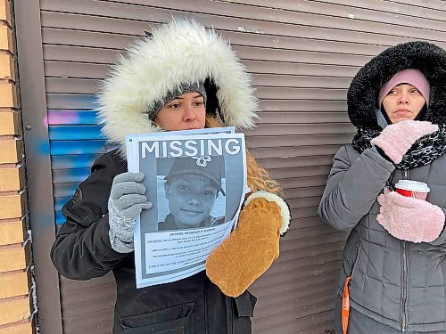 Katie Thompson is part of a group chat sharing information on Leah Keeper’s disappearance. She handed out flyers Saturday.  (Malak Abas / Winnipeg Free Press)