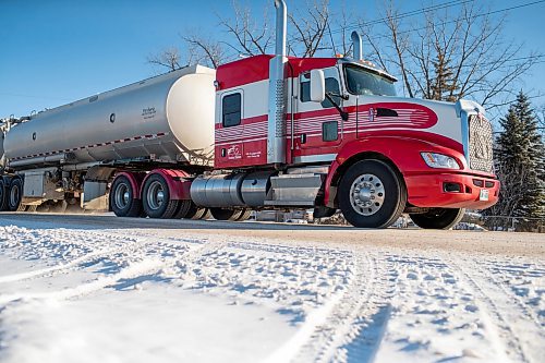 BROOK JONES / WINNIPEG FREE PRESS
A tanker truck travels westbound down McGillivray Boulevard in Winnipeg, Man., Sunday, Jan. 14, 2024.