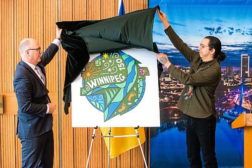 MIKAELA MACKENZIE / WINNIPEG FREE PRESS
	
Mayor Scott Gillingham (left) and artist Jordan Stranger reveal the Winnipeg 150 graphic at City Hall on Monday, Jan. 15, 2024. For Tyler story.
Winnipeg Free Press 2023