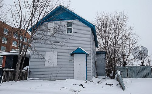 JOHN WOODS / WINNIPEG FREE PRESS
253 Chambers Street in Winnipeg Monday, January 15, 2024. The city is sueing vacant landowners.

Reporter: erik