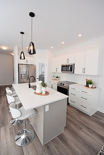 Todd Lewys / Winnipeg Free Press
Anchored by a sharp-looking mid-sized island, the kitchen is filled with modern style and function.