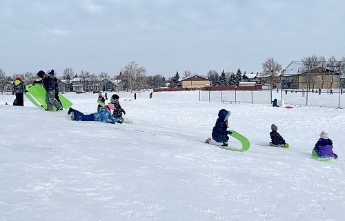 MAGGIE MACINTOSH / WINNIPEG FREE PRESS
Elementary students at &#xc9;cole St. Germain toboggan and build snow forts during recess on Jan. 17, 2024. 