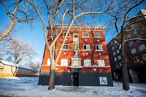 MIKAELA MACKENZIE / WINNIPEG FREE PRESS
	
A vacant, three-storey apartment building in the 400 block of Furby Street where a fire occured this morning (the building has also been the site of a number of fires in the past) on Wednesday, Jan. 17, 2024.
Winnipeg Free Press 2024