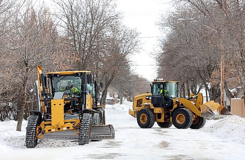 18012024
Crews work to clear snow from Brandon Avenue in the Wheat City on a cold Thursday. (Tim Smith/The Brandon Sun)