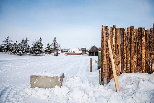 MIKAELA MACKENZIE / WINNIPEG FREE PRESS
	
Fort Gibraltar, under construction in preparation for Festival du Voyageur, on Thursday, Jan. 18, 2024. For Eva Wasney story.
Winnipeg Free Press 2024