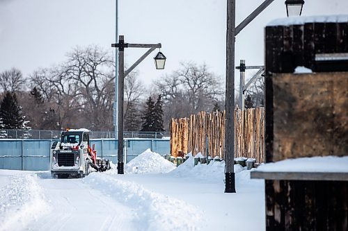 MIKAELA MACKENZIE / WINNIPEG FREE PRESS
	
Fort Gibraltar, under construction in preparation for Festival du Voyageur, on Thursday, Jan. 18, 2024. For Eva Wasney story.
Winnipeg Free Press 2024