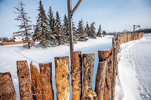 MIKAELA MACKENZIE / WINNIPEG FREE PRESS
	
Fort Gibraltar, under construction in preparation for Festival du Voyageur, on Thursday, Jan. 18, 2024. For Eva Wasney story.
Winnipeg Free Press 2024