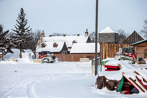 MIKAELA MACKENZIE / WINNIPEG FREE PRESS
	
Fort Gibraltar, under construction in preparation for Festival du Voyageur, on Thursday, Jan. 18, 2024. For Eva Wasney story.
Winnipeg Free Press 2024