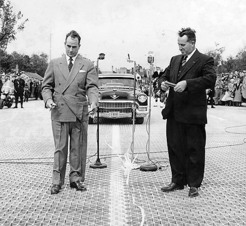 WINNIPEG FREE PRESS ARCHIVES

Premier D.L. Campbell and Mayor George Sharpe both cut the ribbon across the Midtown Bridge marking its official opening. September 15, 1955