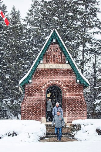 MIKAELA MACKENZIE / WINNIPEG FREE PRESS

Brian McElroy (front), Harvey Kinsman, and Myra Amy-McElroy walk out of the war memorial building in Darlingford, Manitoba on Monday, Oct. 30, 2023. For Jen story.
Winnipeg Free Press 2023.