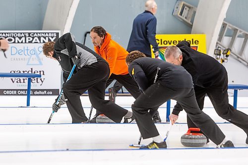 MIKE DEAL / WINNIPEG FREE PRESS
Participants take part in the Manitoba Open Bonspiel at the Deer Lodge Curling Club Friday afternoon.
240119 - Friday, January 19, 2024.