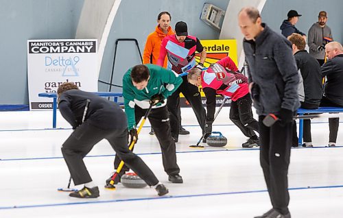 MIKE DEAL / WINNIPEG FREE PRESS
Participants take part in the Manitoba Open Bonspiel at the Deer Lodge Curling Club Friday afternoon.
240119 - Friday, January 19, 2024.