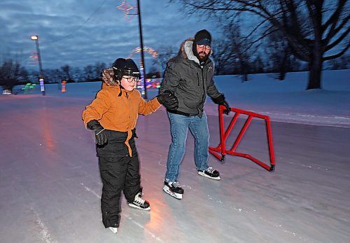 19012024
Sylas Kissock and his dad Jason skate together at the Brandon Skating Oval on Friday evening.
(Tim Smith/The Brandon Sun)