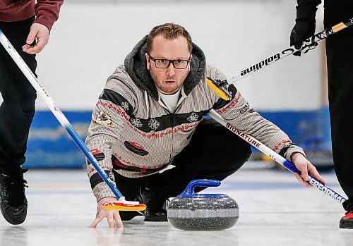 JOHN WOODS / WINNIPEG FREE PRESS
Andrew Irving curls against Dean Dunstone in the final of the Manitoba Open at St Vital Curling Club Monday, January 22, 2024. 

Reporter: josh