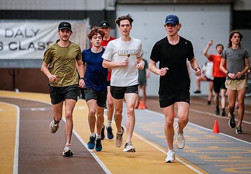 JOHN WOODS / WINNIPEG FREE PRESS
Dawson Mann (600m track), centre right, who qualified for the USports national championships this past Saturday, is photographed during training at the University of Manitoba in Winnipeg Tuesday, January 23, 2024.

Reporter: josh