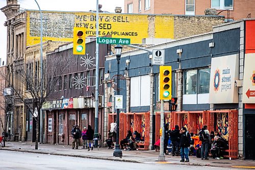 MIKAELA MACKENZIE / WINNIPEG FREE PRESS

The Manwin Hotel, sandwiched between two Main Street Project buildings, on Main Street on Monday, Nov. 20, 2023.  
For Erik story
Winnipeg Free Press 2023.