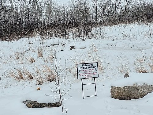 A sign explaining how Valley Life Recreation's snowshoe lending library works at the Squirrel Hills Trail Park in Minnedosa, located 52 kilometres northeast of Brandon. (Miranda Leybourne/The Brandon Sun)