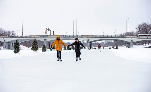 MIKAELA MACKENZIE / WINNIPEG FREE PRESS
	
Best friends Andrew Eastman (left) and Chloe Chafe (both with The Forks) skate on the Nestaweya River Trail on opening day on Thursday, Jan. 25, 2024. For Malak (?) story or standup.
Winnipeg Free Press 2024