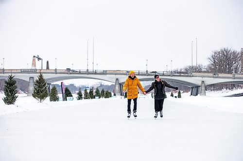 MIKAELA MACKENZIE / WINNIPEG FREE PRESS
	
Best friends Andrew Eastman (left) and Chloe Chafe (both with The Forks) skate on the Nestaweya River Trail on opening day on Thursday, Jan. 25, 2024. For Malak (?) story or standup.
Winnipeg Free Press 2024