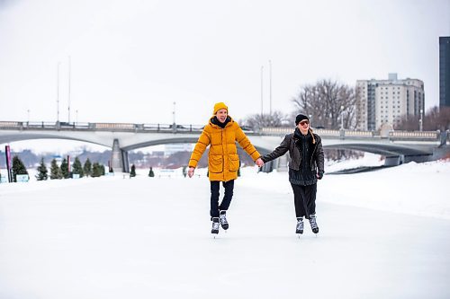 MIKAELA MACKENZIE / WINNIPEG FREE PRESS
	
Best friends Andrew Eastman (left) and Chloe Chafe (both with The Forks) skate on the Nestaweya River Trail on opening day on Thursday, Jan. 25, 2024. For Malak (?) story or standup.
Winnipeg Free Press 2024