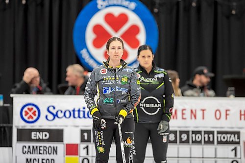 BROOK JONES / WINNIPEG FREE PRESS
Skip Lisa McLeod of Team McLeod from the Portage Curling Club competes in the 2024 Manitoba Women's Curling Championships - Scotties Tournament of Hearts presented by Rocky Mountain Equipment at the Access Event Centre in Morden, Man., Wednesday, Jan. 24, 2024. Members of Team McLeod include third Janelle Lach, second Hallie McCannell, lead Jolene Callum and alternate Hailey McFarlane. Pictured: McLeod calling the line during her team's match against Team Cameron from the Granit Curling Club Wednesday, Jan. 24, 2024. Kater Cameron is pictured in standing behind and to the right of McLeod.