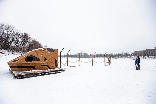 MIKAELA MACKENZIE / WINNIPEG FREE PRESS
	
Marianne and Robert Nicholls take a look at the new 2024 warming hut Murky Waters at The Forks on Friday, Jan. 26, 2024. For photo page.
Winnipeg Free Press 2024