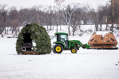 MIKAELA MACKENZIE / WINNIPEG FREE PRESS
	
A tractor manouvers the last warming hut into place along the Nestaweya River Trail at The Forks on Friday, Jan. 26, 2024. For photo page.
Winnipeg Free Press 2024