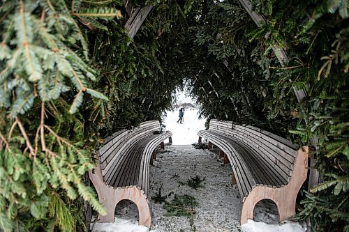 MIKAELA MACKENZIE / WINNIPEG FREE PRESS
	
Folks skate past warming huts on the Nestaweya River Trail at The Forks on Friday, Jan. 26, 2024. For photo page.
Winnipeg Free Press 2024