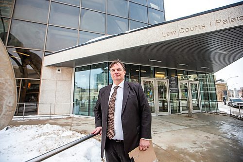 MIKAELA MACKENZIE / WINNIPEG FREE PRESS

Defence lawyer Scott Newman at the Law Courts on Friday, Jan. 26, 2024. Defence lawyers say Manitoba&#x573; justice system is at a &#x4a2;reaking point&#x4e0;due to chronic underfunding. For Erik story.
Winnipeg Free Press 2024.