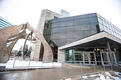 MIKAELA MACKENZIE / WINNIPEG FREE PRESS

The Law Courts in Winnipeg on Friday, Jan. 26, 2024. Defence lawyers say Manitoba&#x573; justice system is at a &#x4a2;reaking point&#x4e0;due to chronic underfunding. For Erik story.
Winnipeg Free Press 2024.