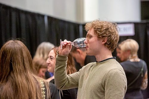 BROOK JONES / WINNIPEG FREE PRESS
Wine festival goer Stefan Bretton enjoys a glass of Aut&#xe9;ntico Malbec 2020 from from the Amalaya winery in Salta, Argentina during the public tastings at the Winnipeg Wine Festival at the RBC Convention Centre in Winnipeg, Man., Friday, Jan. 26, 2024. Internationals Cellars was hosting the Bodega Colom&#xe9; booth and serving the wine from the Amalaya winery. 