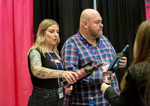BROOK JONES / WINNIPEG FREE PRESS
Katie Peters (left) and Derrick McBride serve wine from the Amalaya winery in Salta, Argentina during the public tastings at the Winnipeg Wine Festival at the RBC Convention Centre in Winnipeg, Man., Friday, Jan. 26, 2024. Internationals Cellars was hosting the Bodega Colom&#xe9; booth and serving the wine from the Amalaya winery.
