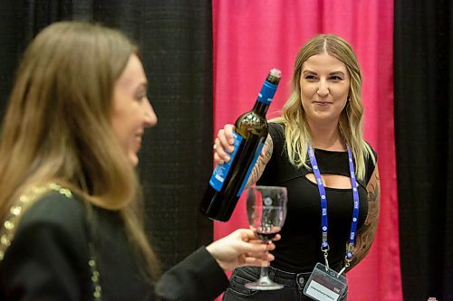 BROOK JONES / WINNIPEG FREE PRESS
Katie Peters (right) serves wine festival goer Madison Barker a glass of Malbec 2021 from the Amalaya winery in Salta, Argentina during the public tastings at the Winnipeg Wine Festival at the RBC Convention Centre in Winnipeg, Man., Friday, Jan. 26, 2024. Internationals Cellars was hosting the Bodega Colom&#xe9; booth and serving the wine from the Amalaya winery.