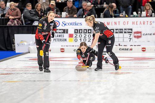 BROOK JONES / WINNIPEG FREE PRESS
Skip Kaitlyn Lawes (middle) of Team Lawes from the Fort Rouge Curling Club delivers a rock as second Jocelyn Peterman (left) and lead Kristin MacCuish (right) while competing in the final of 2024 Manitoba Women's Curling Championships - Scotties Tournament of Hearts presented by Rocky Mountain Equipment at the Access Event Centre in Morden, Man., Sunday, Jan. 28, 2024. Members of Team Lawes also include third Selena Njejovan. Team Lawes earned a 9-8 victory over Team Peterson from the Assiniboine Memorial Curling Club.