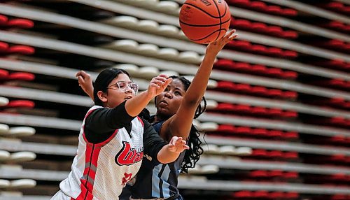 JOHN WOODS / WINNIPEG FREE PRESS
Grey Academy Raiders&#x2019; Osikhe Lamai (3), right, defends against University of Winnipeg Wesmen&#x2019;s Mannat Gupta (2) as they compete in Winnipeg high school varsity basketball at University of Winnipeg Monday, January  29, 2024. 

Reporter: standup