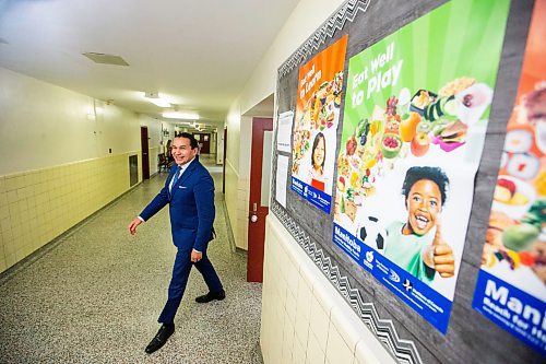 MIKAELA MACKENZIE / WINNIPEG FREE PRESS

Premier Wab Kinew walks in to announce a universally accessible school nutrition program at St. George School on Tuesday, Jan. 30, 2024. For Maggie story.
Winnipeg Free Press 2024.