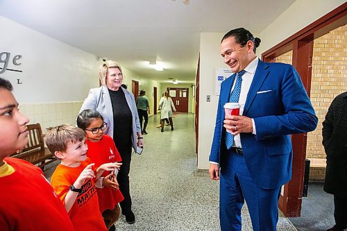 MIKAELA MACKENZIE / WINNIPEG FREE PRESS

Premier Wab Kinew chats with grade two to four students and principal Susan Ciastko before announcing a universally accessible school nutrition program at St. George School on Tuesday, Jan. 30, 2024. For Maggie story.
Winnipeg Free Press 2024.