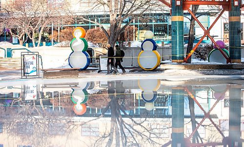 MIKAELA MACKENZIE / WINNIPEG FREE PRESS

Navdeep Sharma (left) and Nitesh Goswami walk past the closed (and partially melted) canopy rink at The Forks on Tuesday, Jan. 30, 2024. For Malak story.
Winnipeg Free Press 2024.